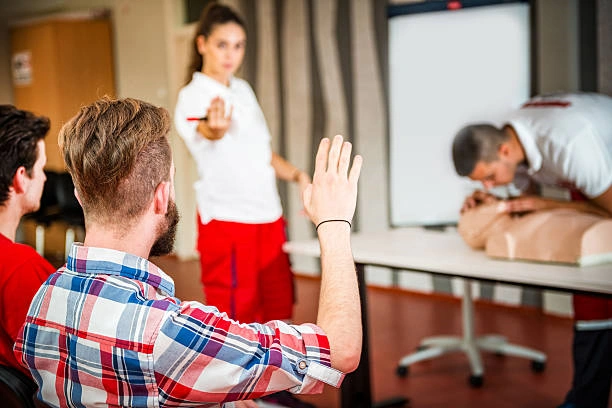 Treinamento de emergência para escolas